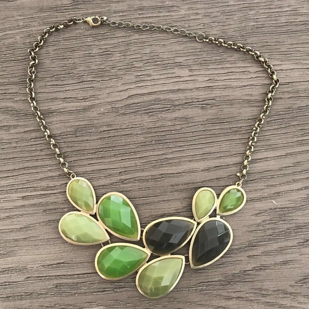 Green jeweled necklace